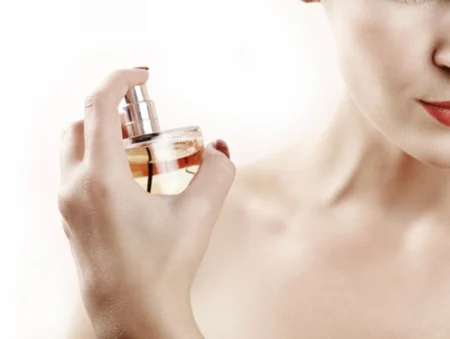 Mettre du parfum