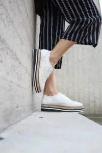 Jambes et baskets
