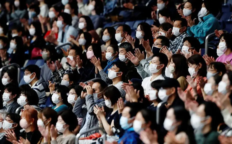 Public avec des masques