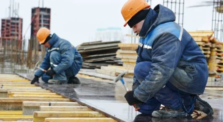 hommes btp construction chantier marteau