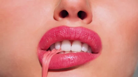 Pourquoi le bruit du chewing-gum vous rend littéralement fou : ce que révèle votre cerveau Chewing-gum : pourquoi ce bruit vous insupporte autant