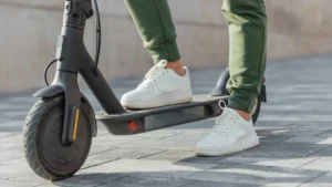 Trottinette électrique : quels sont les vrais avantages (et les limites) de ce mode de transport ?